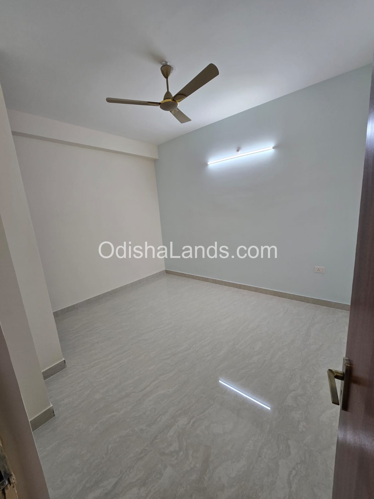 3BHK resale apartment for sell near Rabi talkies zudio.